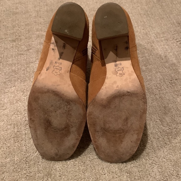 Tory Burch suede ankle boot. - Picture 9 of 16